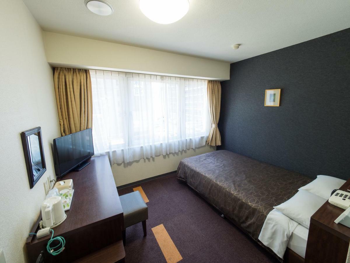 Hotel Shin Осака Екстериор снимка